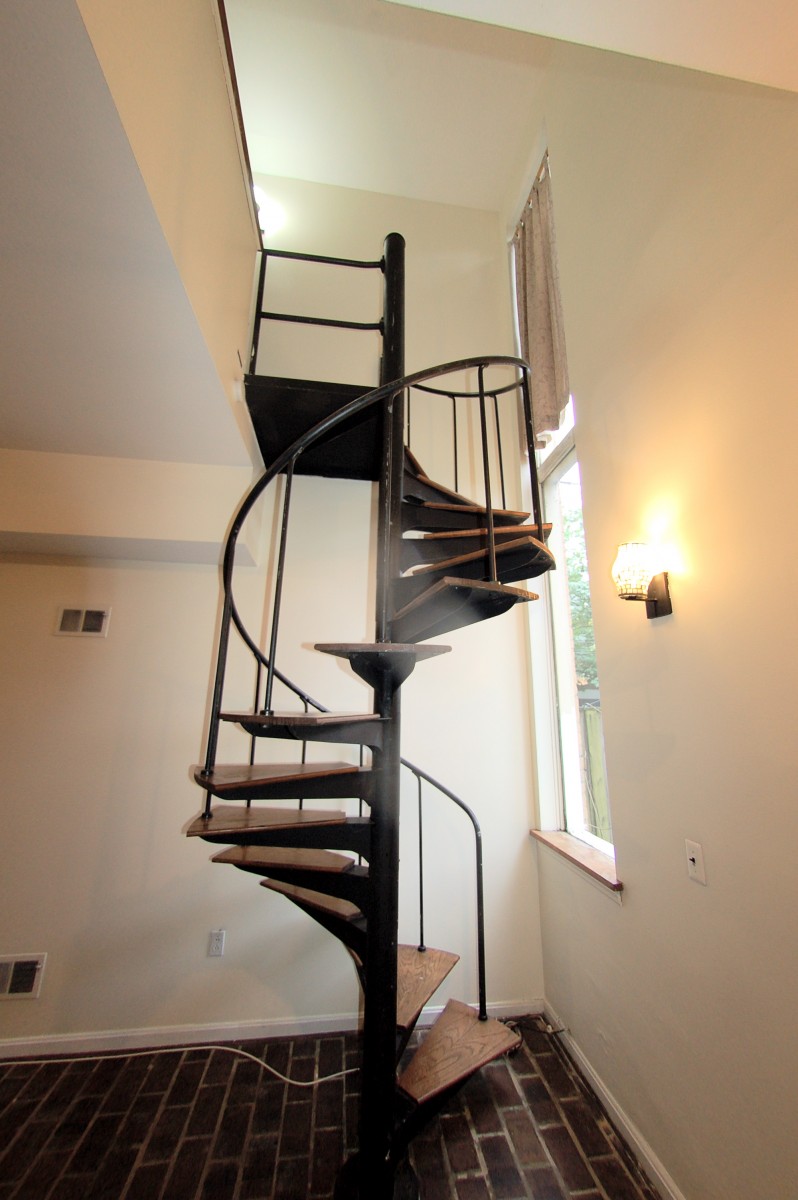 1112SCarolinaAveSE-4-Stairwell